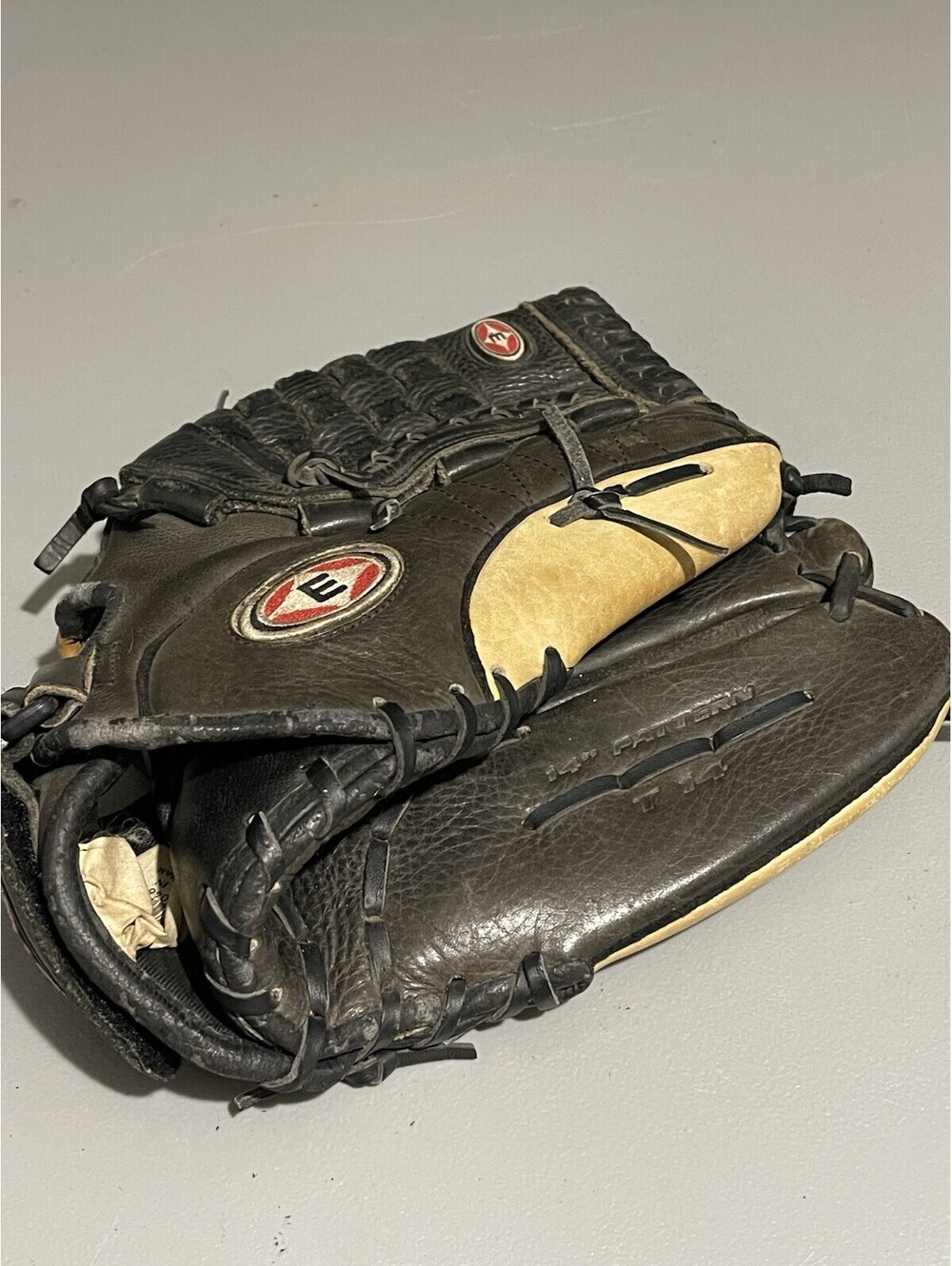 Easton Baseball Glove Black Typhoon T14 RHT 14” Right Hand Throw